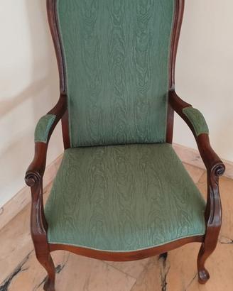 Poltrone tappezzate con tessuto verde
