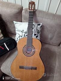 chitarra classica elettrificata 