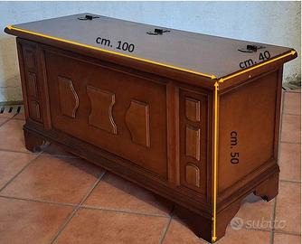 Cassapanca in legno