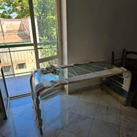 scrivania un unico pezzo di cristallo