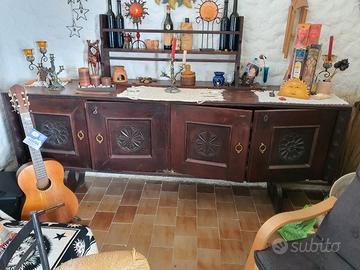 Mobile sardo artigianale intarsiato a mano