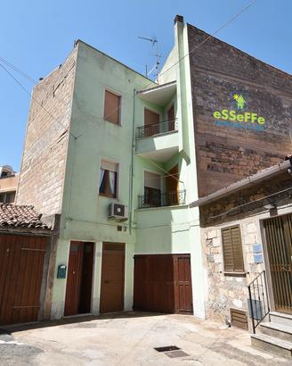 Proprietà abitabile a un piano con livello rustico