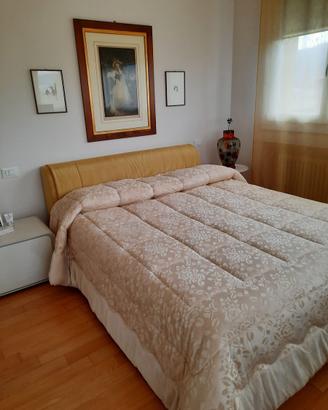 Splendido letto matrimoniale imbottito