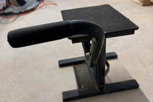 Cavalletto centrale per moto da cross