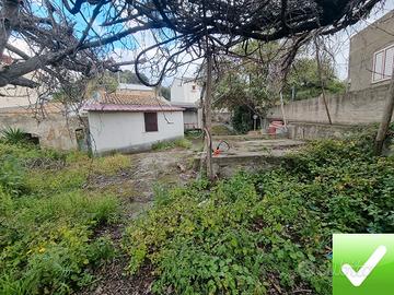 Casa Da Ristrutturare 100 Mq Con Rudere di 50 Mq