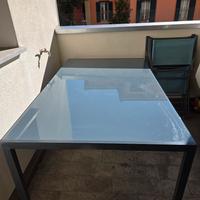 Tavolo in vetro da esterno 
