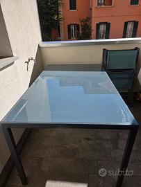 Tavolo in vetro da esterno 