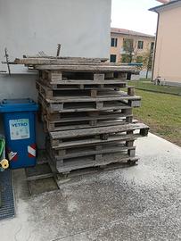 Bancali in legno. 