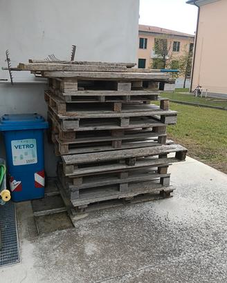 Bancali in legno. 