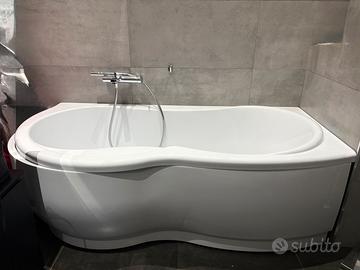 Vasca da bagno asimmetrica