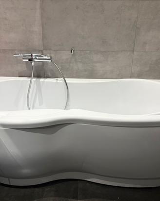 Vasca da bagno asimmetrica