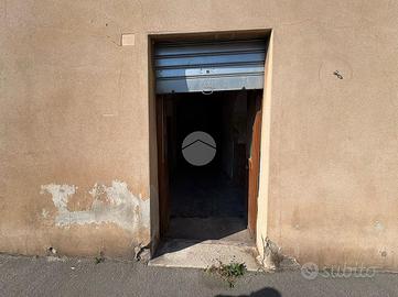 MAGAZZINO A GENOVA