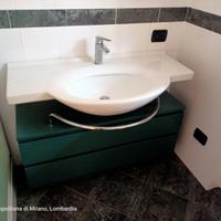 Lavabo e mobile pensile sottostante colore verde