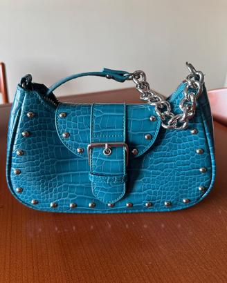 Borsa verdeacqua con borchiette laterali