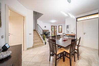 VILLA A SCHIERA A SAN MARTINO IN RIO