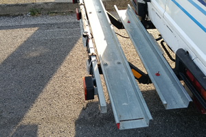 Porta moto con compreso scooter elettrico permuto