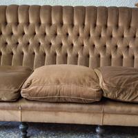 Divano trapuntato di velluto color cognac vintage 