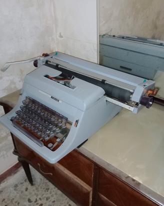 Macchina da Scrivere Olivetti linea 88 fine anni60