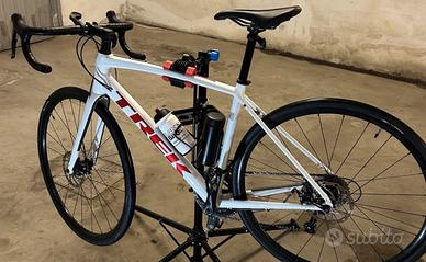 Bici da corsa Trek Domane AL 3 modello 2023