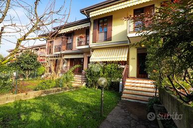 VILLA A SCHIERA A SIRMIONE