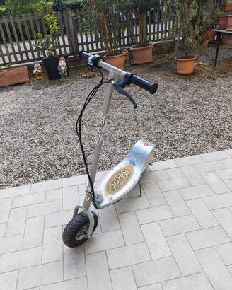Monopattino Elettrico Razor E300