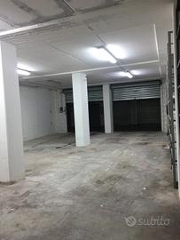 2 box uniti 94mq serranda elettrica