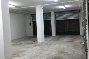 2 box uniti 94mq serranda elettrica