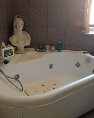 Vasca idromassaggio con computer TEUCO