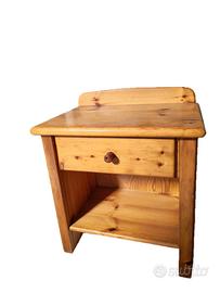 Comodino in legno