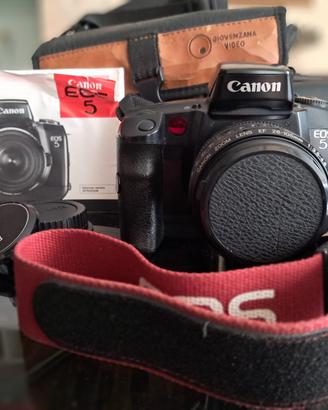 Macchina Canon mod. Eos 5 e attrezzatura varia