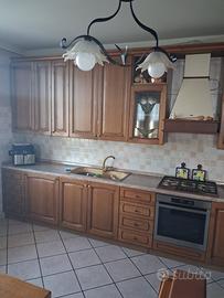 Cucina di legno castagno