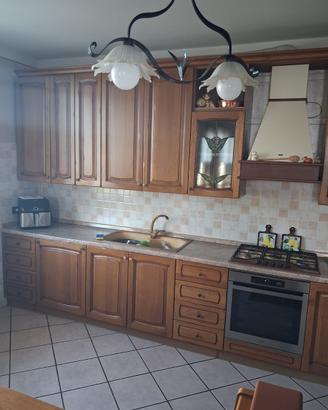Cucina di legno castagno