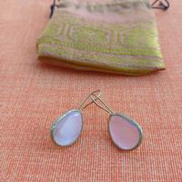 Orecchini a goccia con pietra rosa chiaro