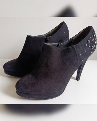 Scarpe con tacco chiuse