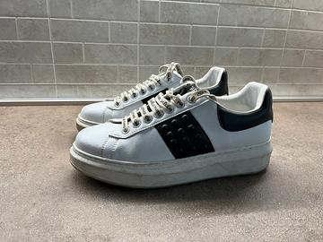 Sneakers Gaelle Addict con borchie