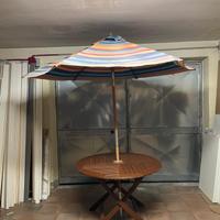 tavolo tondo con 4 sedie e ombrellone 