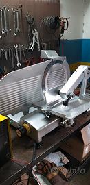 affettatrice alimentazione e batteria per camionci