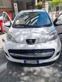 Peugeot 107 anno 2011 cilindrata 1000 benzina