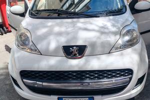 Peugeot 107 anno 2011 cilindrata 1000 benzina