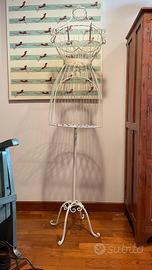 Servo muto bianco di metallo