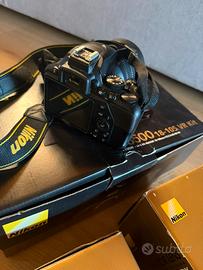 Nikon D3500 con accessori
