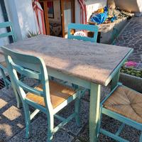 Tavolo con sedie 
