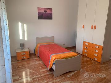 Libera camera per studentessa vicino l'università