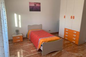 Libera camera per studentessa vicino l'università