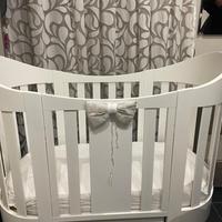 Culla ovale in legno bianca