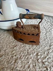 Ferro da stiro antico