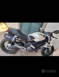 ducati Monster 696