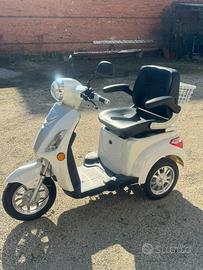 Motoretta elettrica tre ruote per anziani
