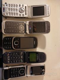 Collezione di 5 cellulari vintage anni 2000