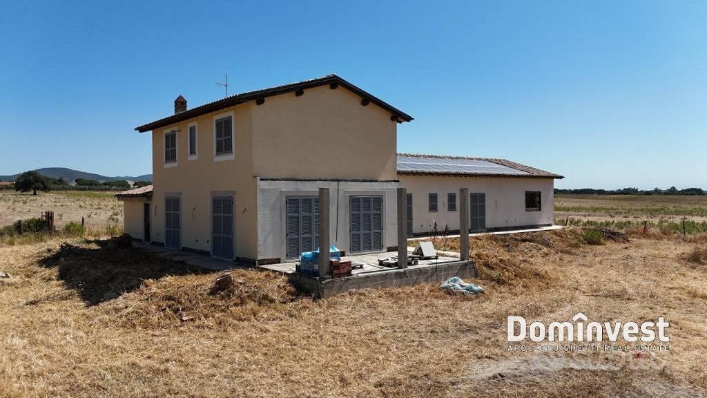 Rustico / Casale di 316 m² con più di 5 locali a C - Vista 5